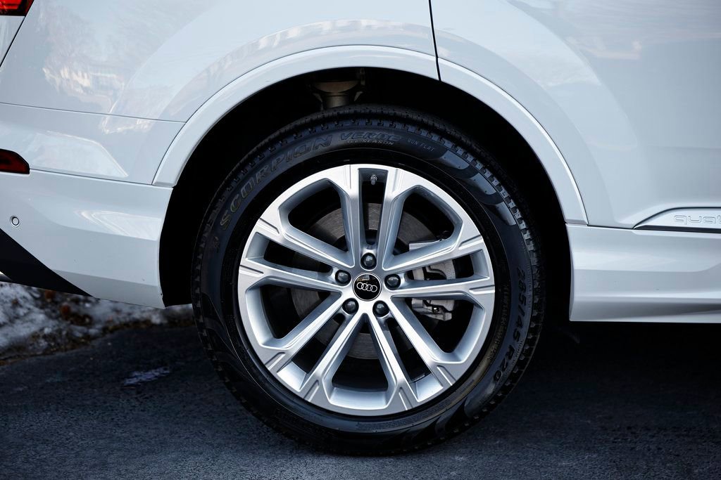 Used 2025 Audi Q7 3.0T Premium Plus image 6
