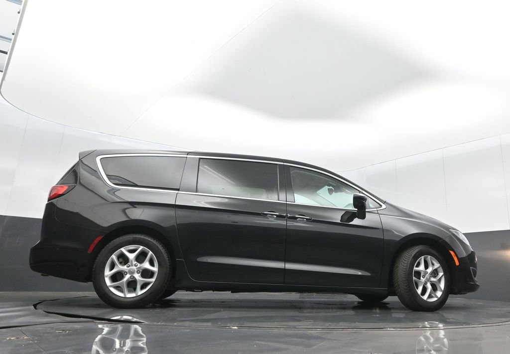 Used 2019 Chrysler Pacifica Touring Plus w/ Advanced Safetytec Group FWD image 36