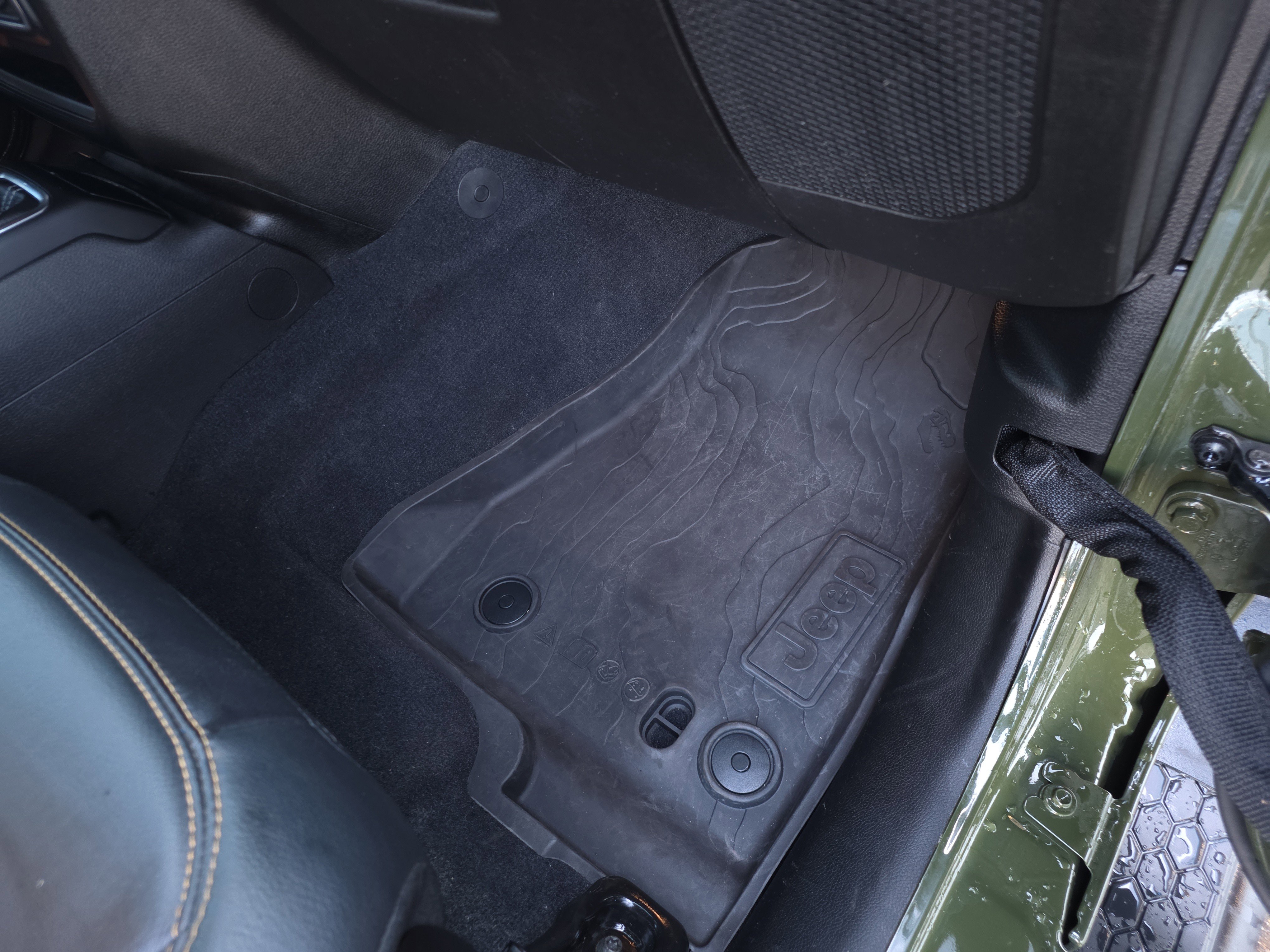 Used 2024 Jeep Wrangler Sahara w/ Technology Group image 33