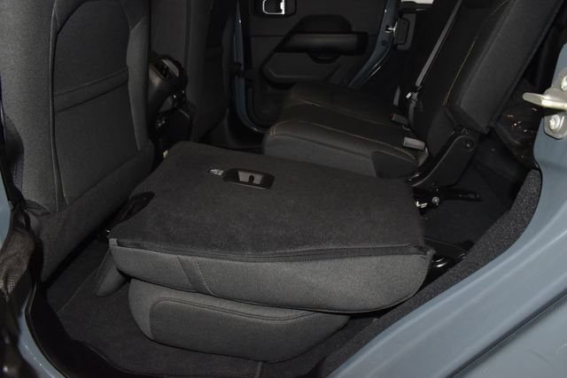 Used 2024 Jeep Wrangler Sahara image 29