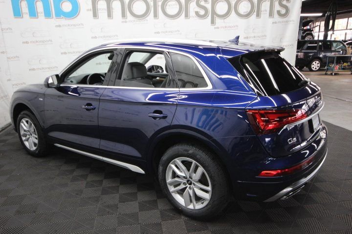 Used 2022 Audi Q5 2.0T Premium w/ Convenience Package AWD/4WD image 3