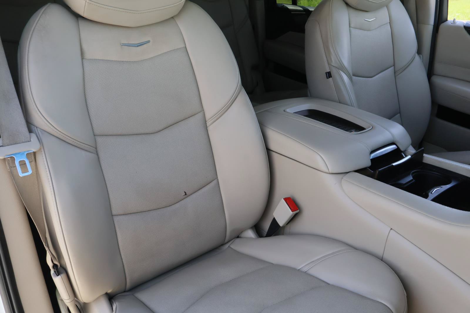 Used 2020 Cadillac Escalade ESV Premium Luxury RWD image 24