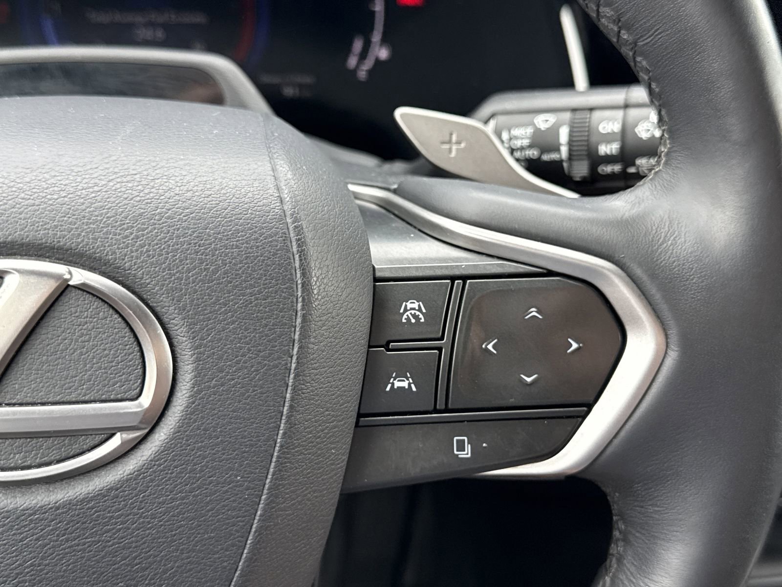 Used 2023 Lexus RX 350 FWD w/ Accessory Package image 17