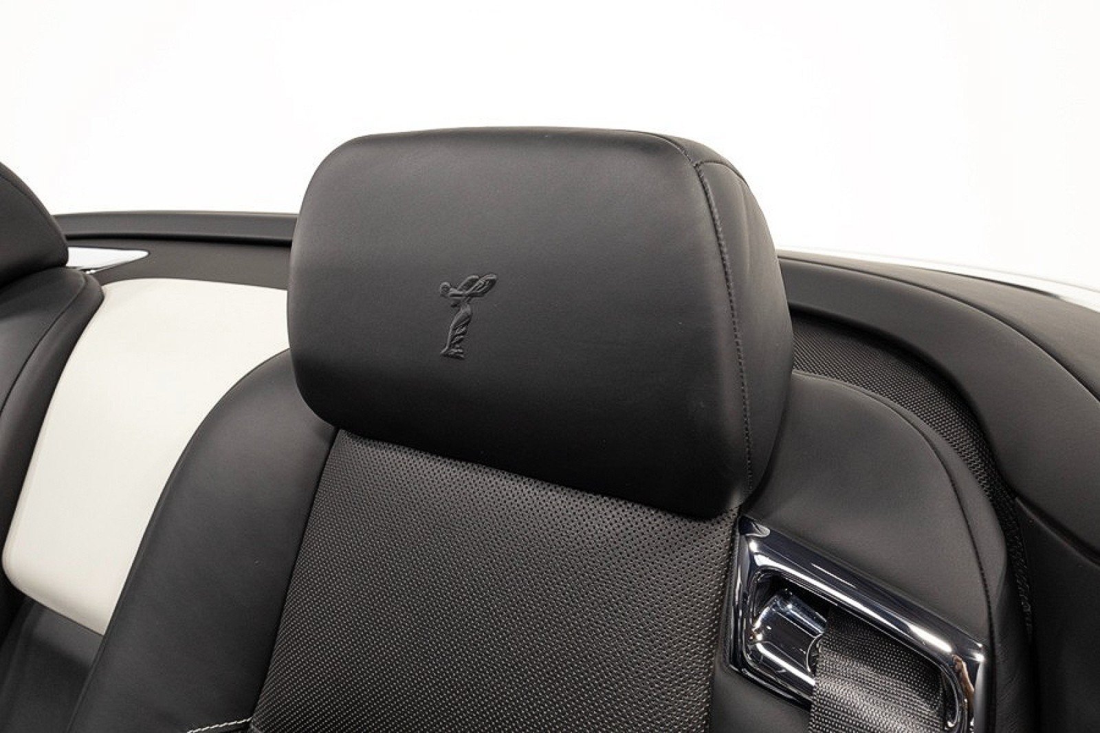 Used 2019 Rolls-Royce Dawn RWD image 44