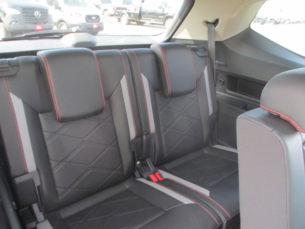 Used 2025 Volkswagen Atlas Peak Edition SE AWD/4WD image 22