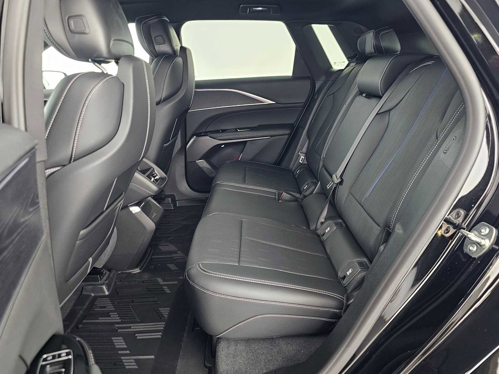 New 2026 Cadillac Lyriq Luxury image 16