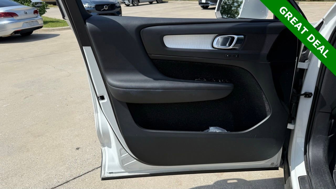 Used 2019 Volvo XC40 T5 Momentum AWD/4WD image 17