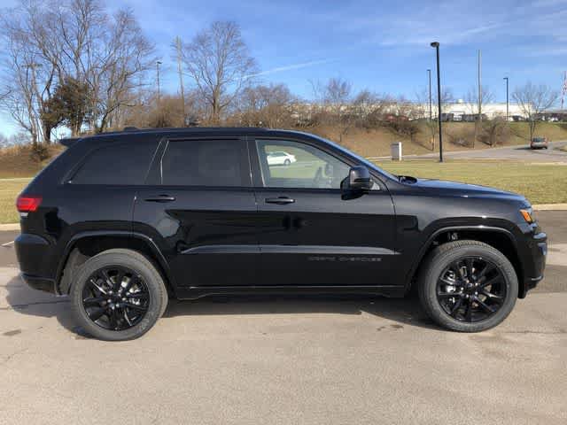 Used 2019 Jeep Grand Cherokee Altitude AWD/4WD image 10