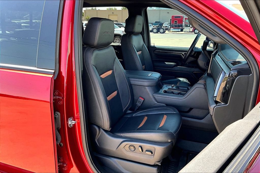 Used 2024 GMC Sierra 3500 AT4 w/ AT4 Premium Plus Package AWD/4WD image 9