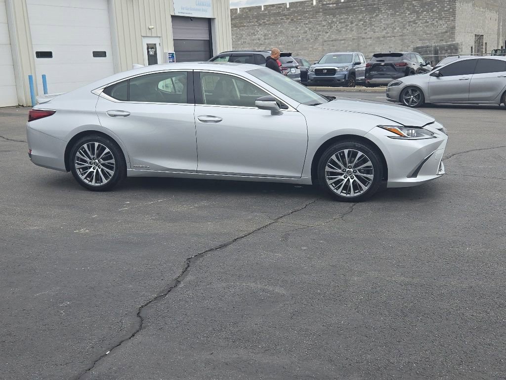Used 2019 Lexus ES 300h w/ Premium Package FWD image 9