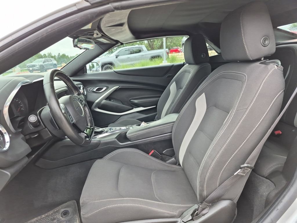 Used 2018 Chevrolet Camaro LT RWD image 17
