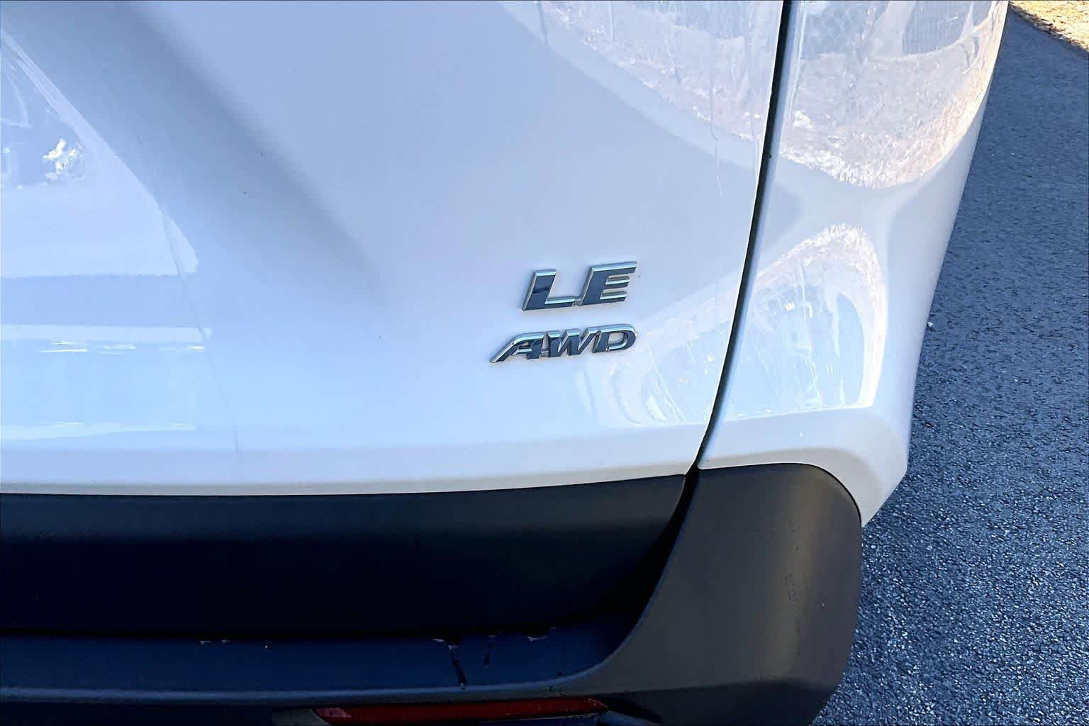 Certified 2024 Toyota RAV4 LE AWD/4WD image 10