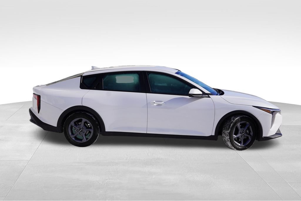 Used 2025 Kia K4 LXS image 3