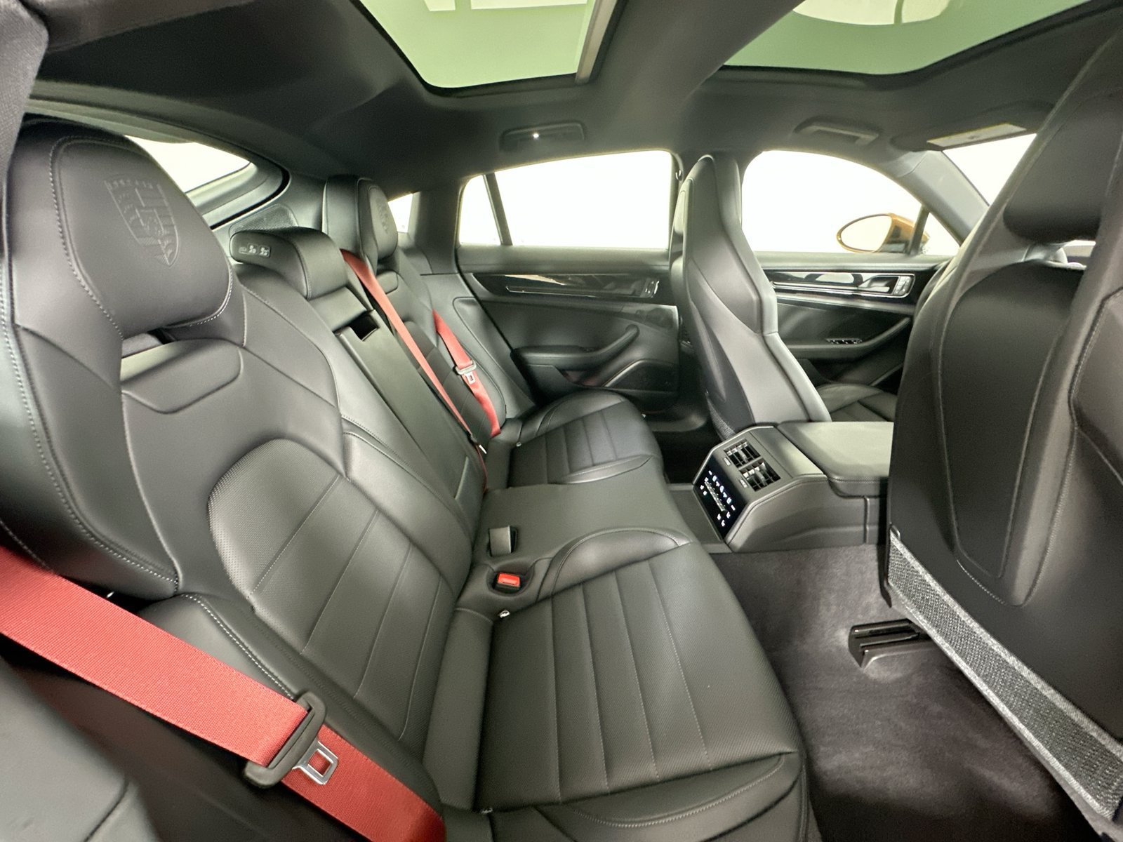 Used 2025 Porsche Panamera 4 w/ Premium Package AWD/4WD image 44