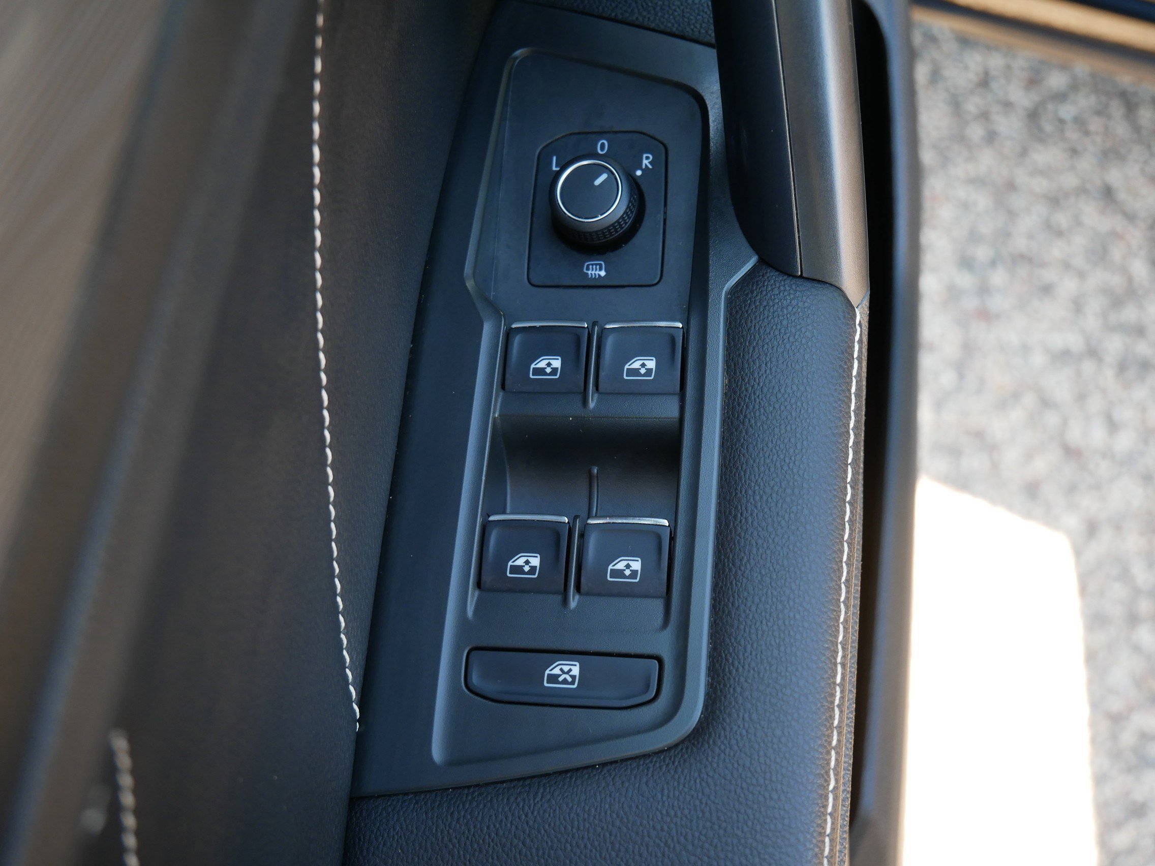 Used 2024 Volkswagen Tiguan SE R-Line w/ MDO Package, Two-Row image 19