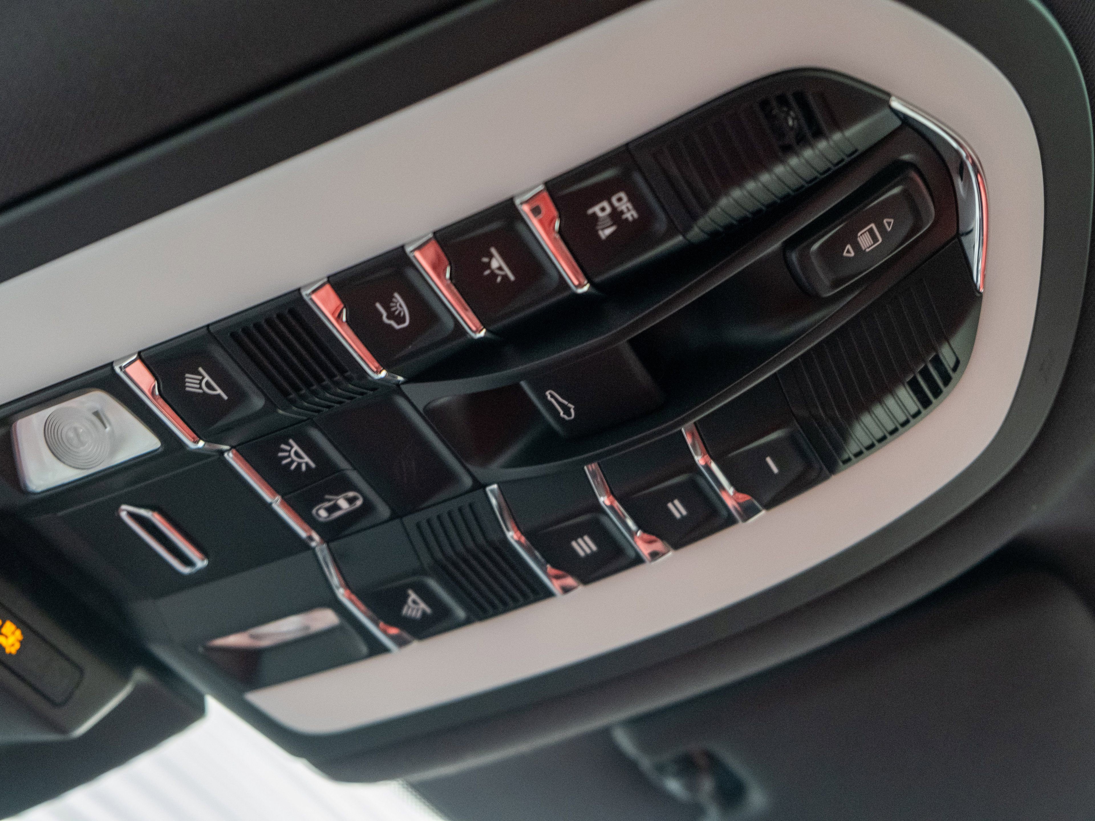 Certified 2021 Porsche Macan image 31