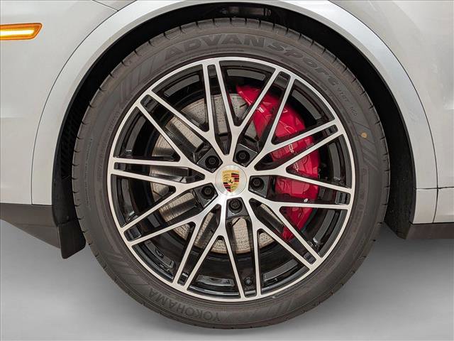 Used 2024 Porsche Cayenne Turbo image 27