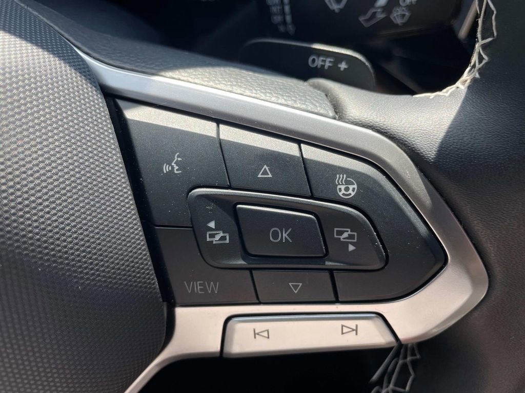 Used 2025 Volkswagen Atlas Cross Sport SE image 24