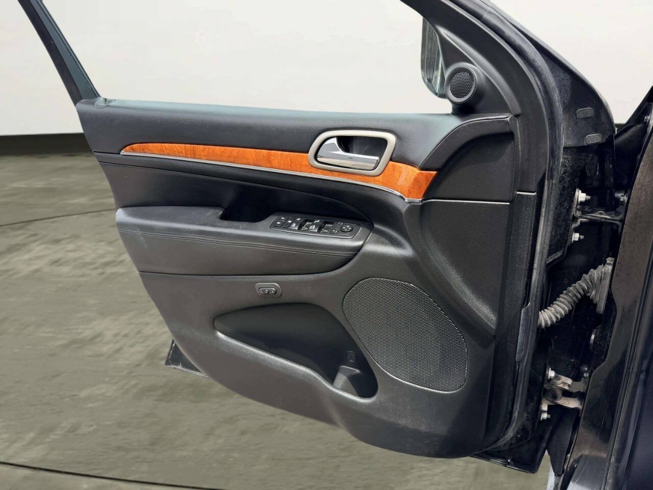 Used 2012 Jeep Grand Cherokee Overland AWD/4WD image 15