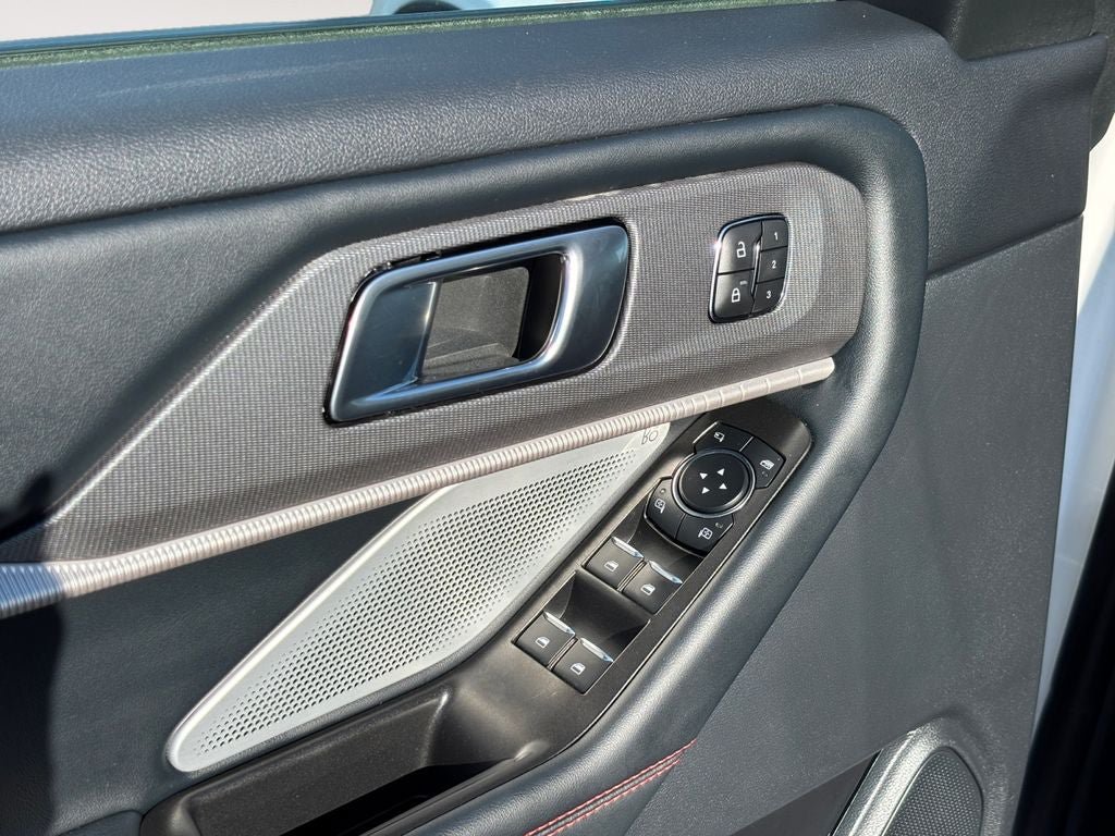 Used 2025 Ford Explorer ST AWD/4WD image 21