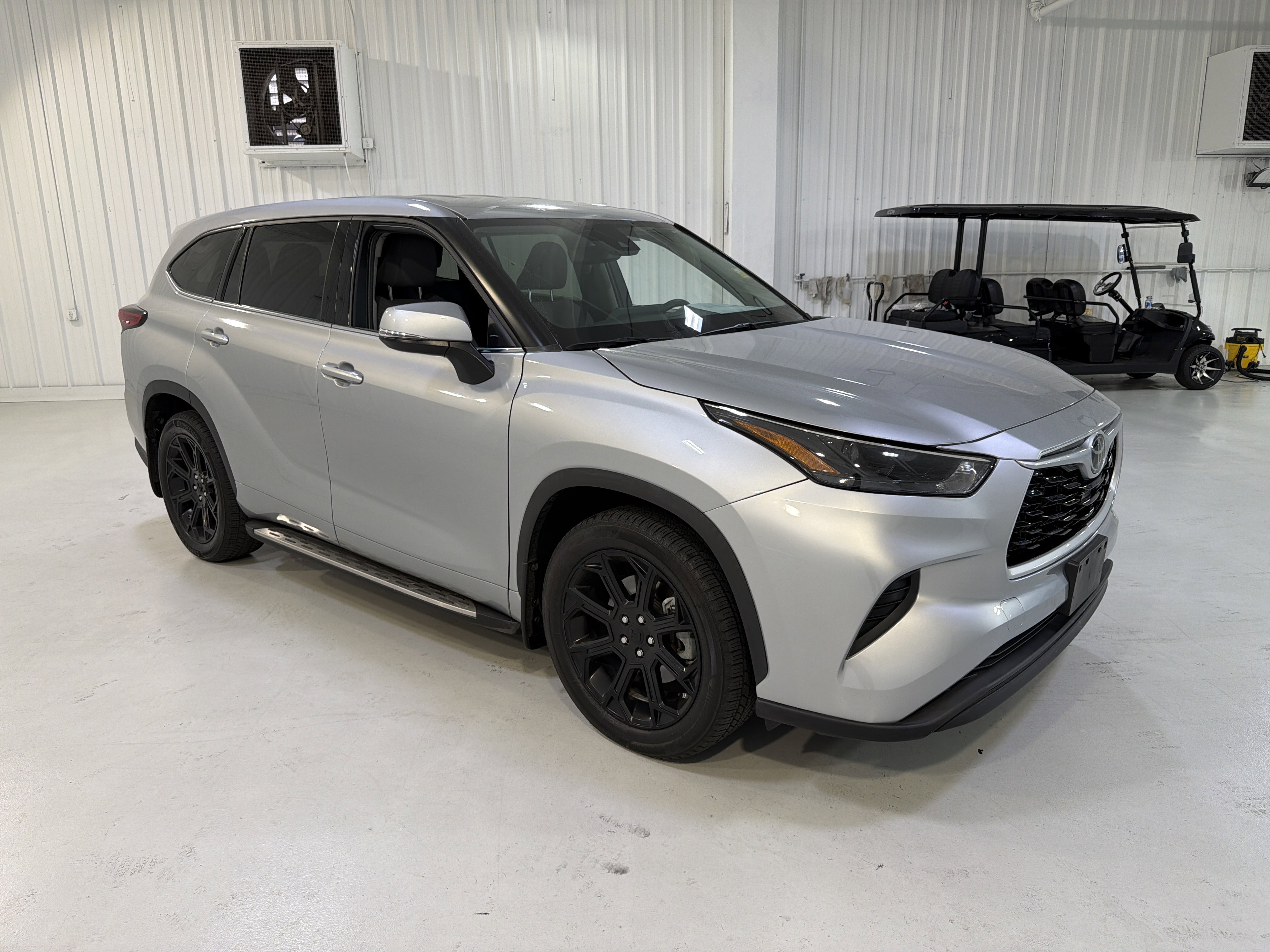 Used 2022 Toyota Highlander L FWD image 7
