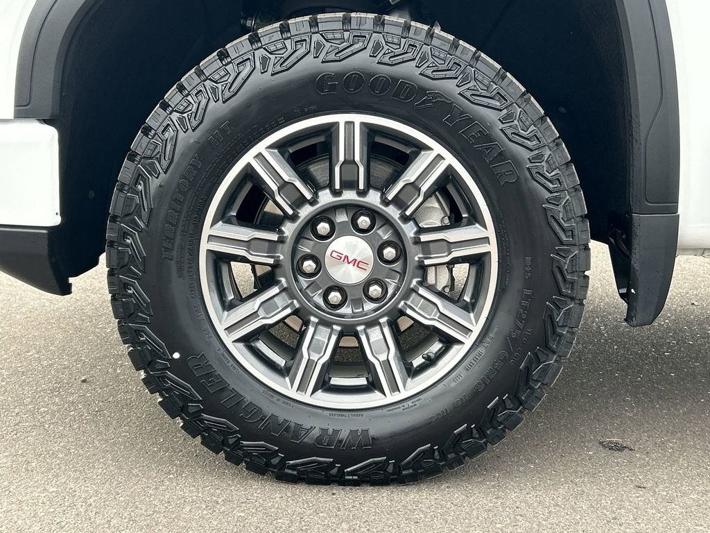 Used 2024 GMC Sierra 1500 AT4 w/ Technology Package AWD/4WD image 32