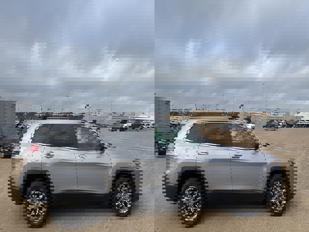 Used 2022 Jeep Cherokee Latitude Lux image 8