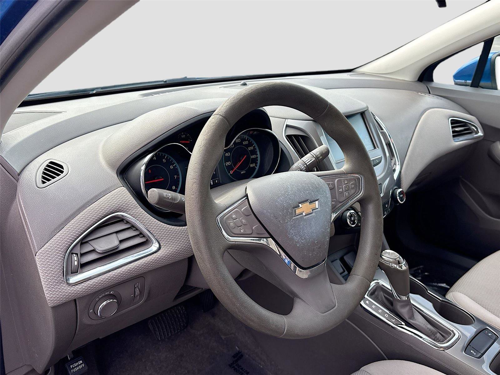 Used 2018 Chevrolet Cruze LT w/ Convenience Package image 9