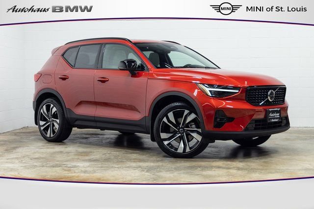 Used 2024 Volvo XC40 B5 Ultimate w/ Protection Package Premier