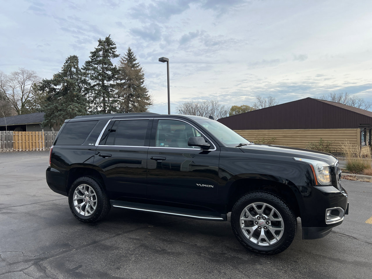 Used 2017 GMC Yukon SLE w/ SLE Value Package image 12