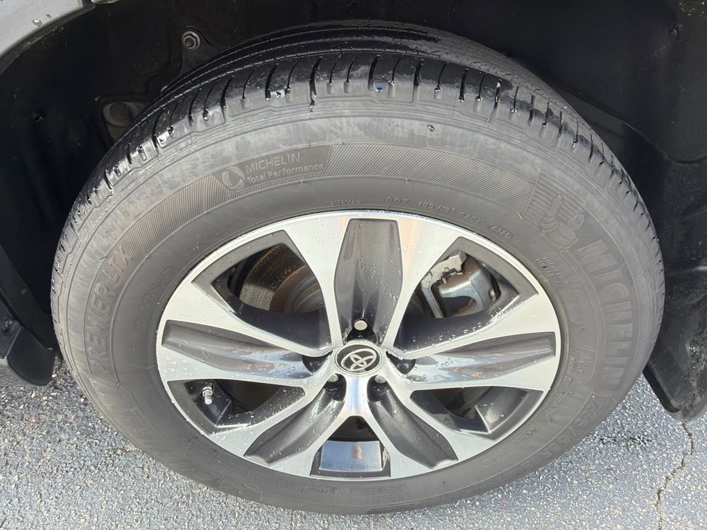 Used 2023 Toyota Highlander XLE image 20