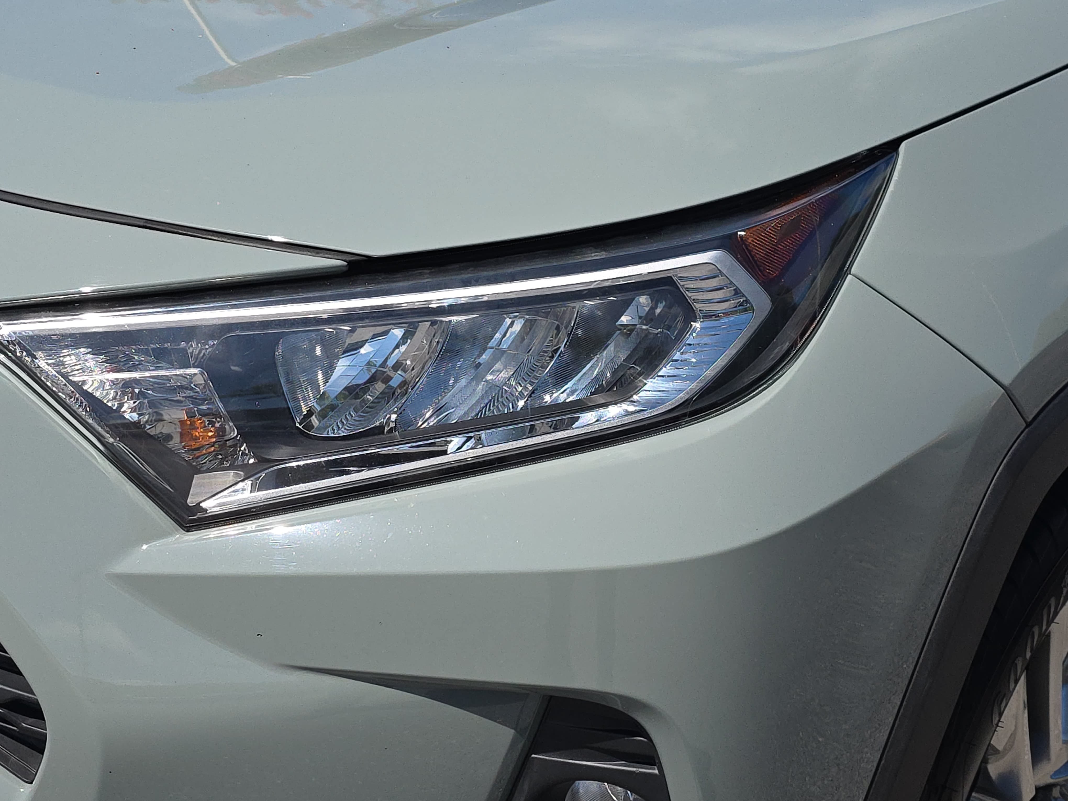 Used 2019 Toyota RAV4 XLE Premium FWD image 29