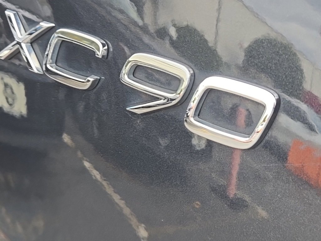 Used 2021 Volvo XC90 T6 Momentum w/ Climate Package image 6