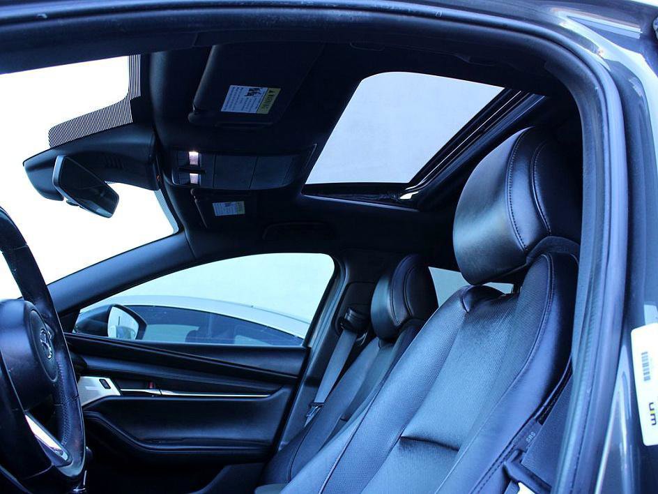 Used 2019 MAZDA MAZDA3 Hatchback w/ Premium Package image 30