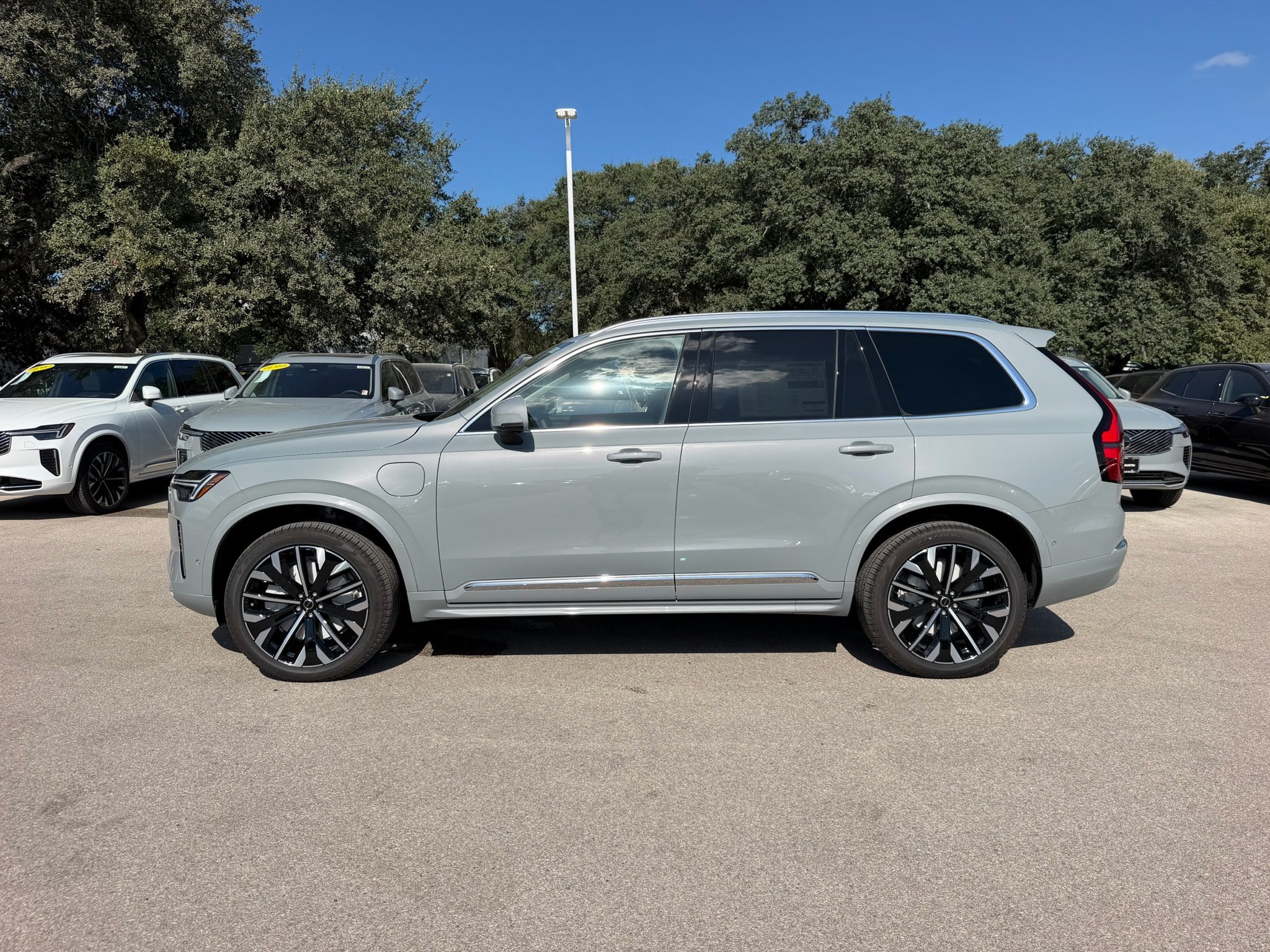 New 2027 Volvo XC90 T8 Bright AWD/4WD image 3