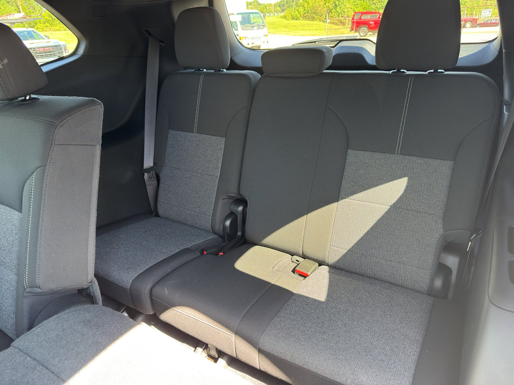 Used 2025 GMC Acadia Elevation image 24