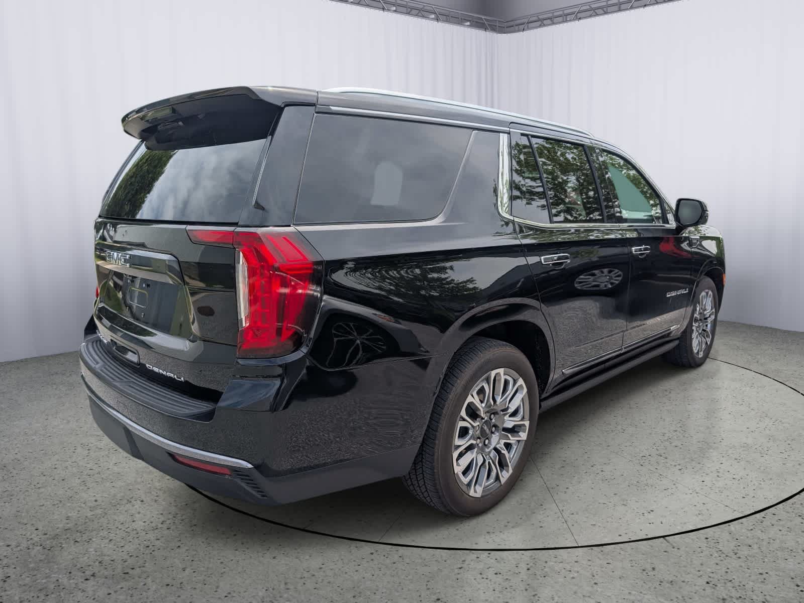 Certified 2024 GMC Yukon Denali Ultimate AWD/4WD image 3