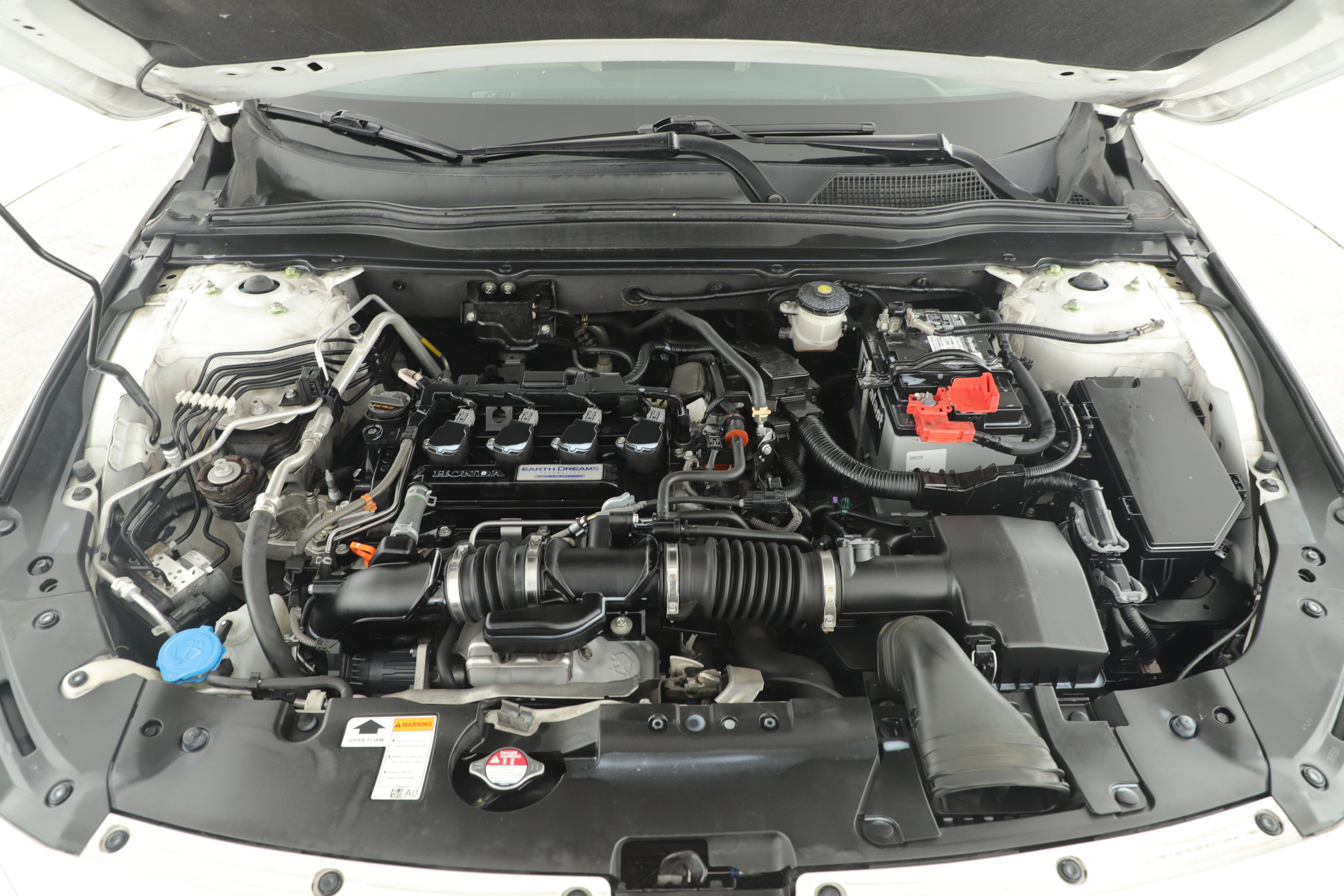 Used 2018 Honda Accord Touring image 6