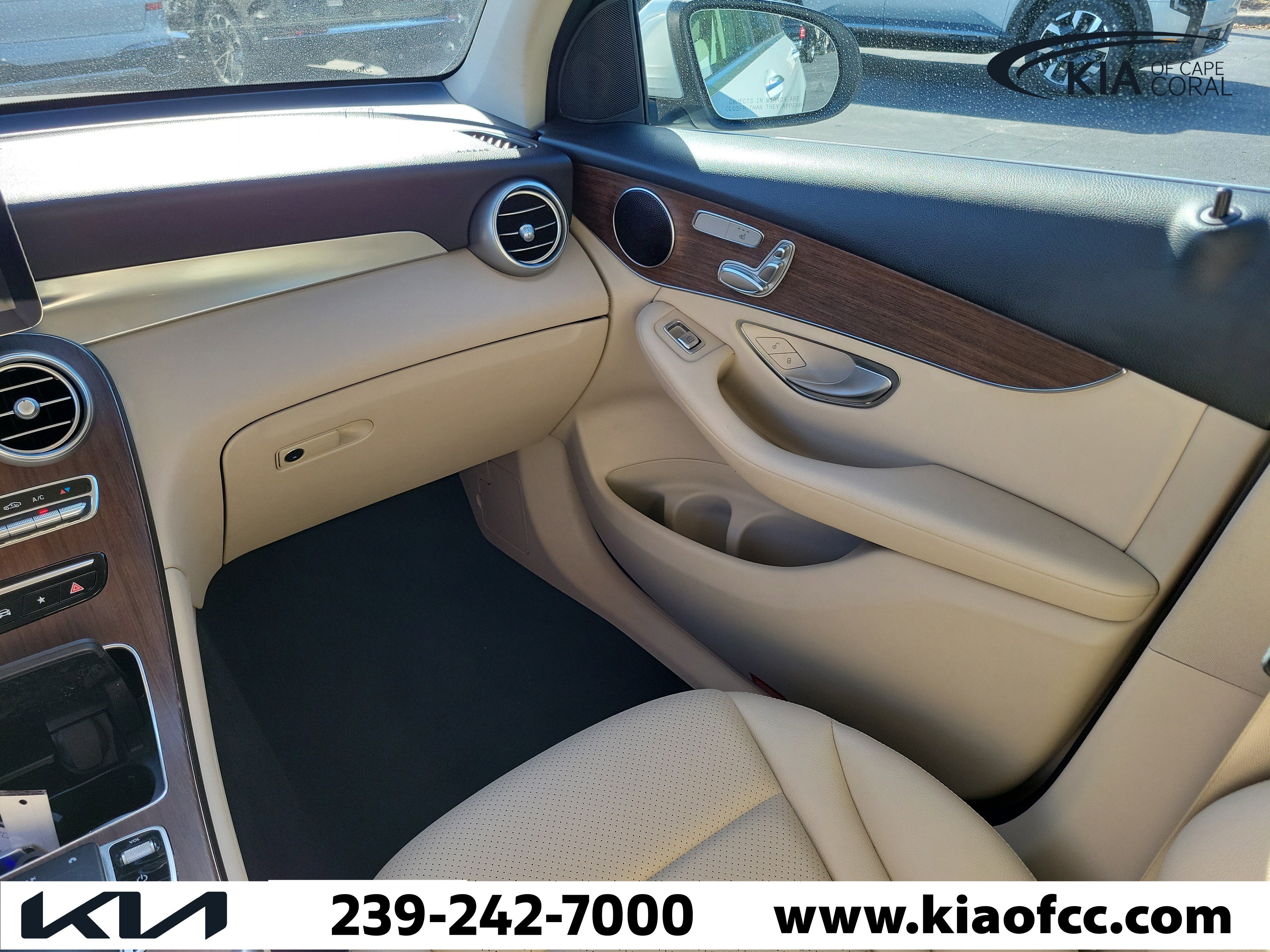 Used 2022 Mercedes-Benz GLC 300 w/ Premium Package Lite image 18