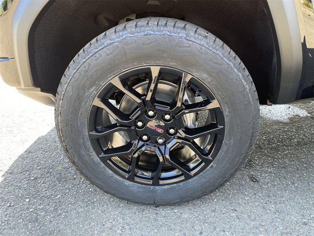 New 2025 GMC Canyon Denali w/ LPO, Denali Black Edition image 34