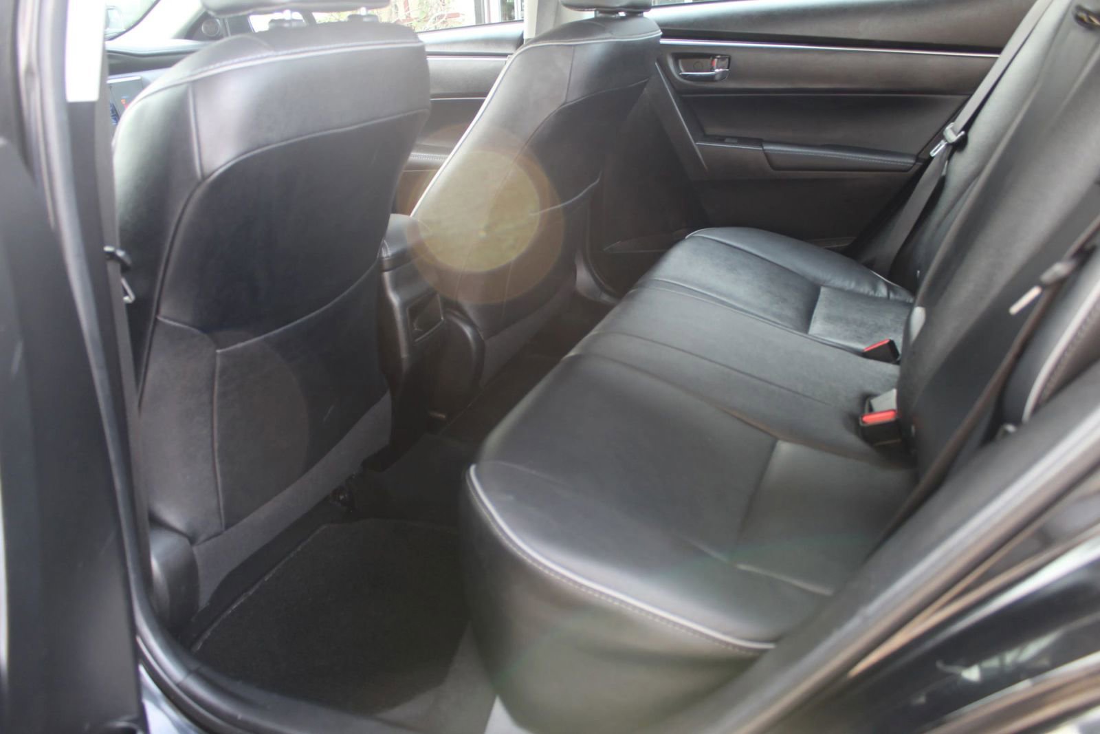 Used 2018 Toyota Corolla XLE w/ Carpet Mat Package (TMS) FWD image 12