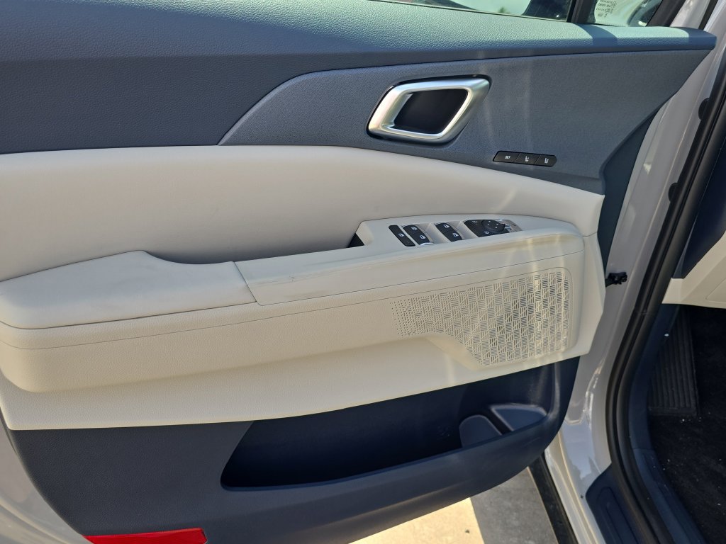 New 2026 Kia Carnival EX FWD image 18