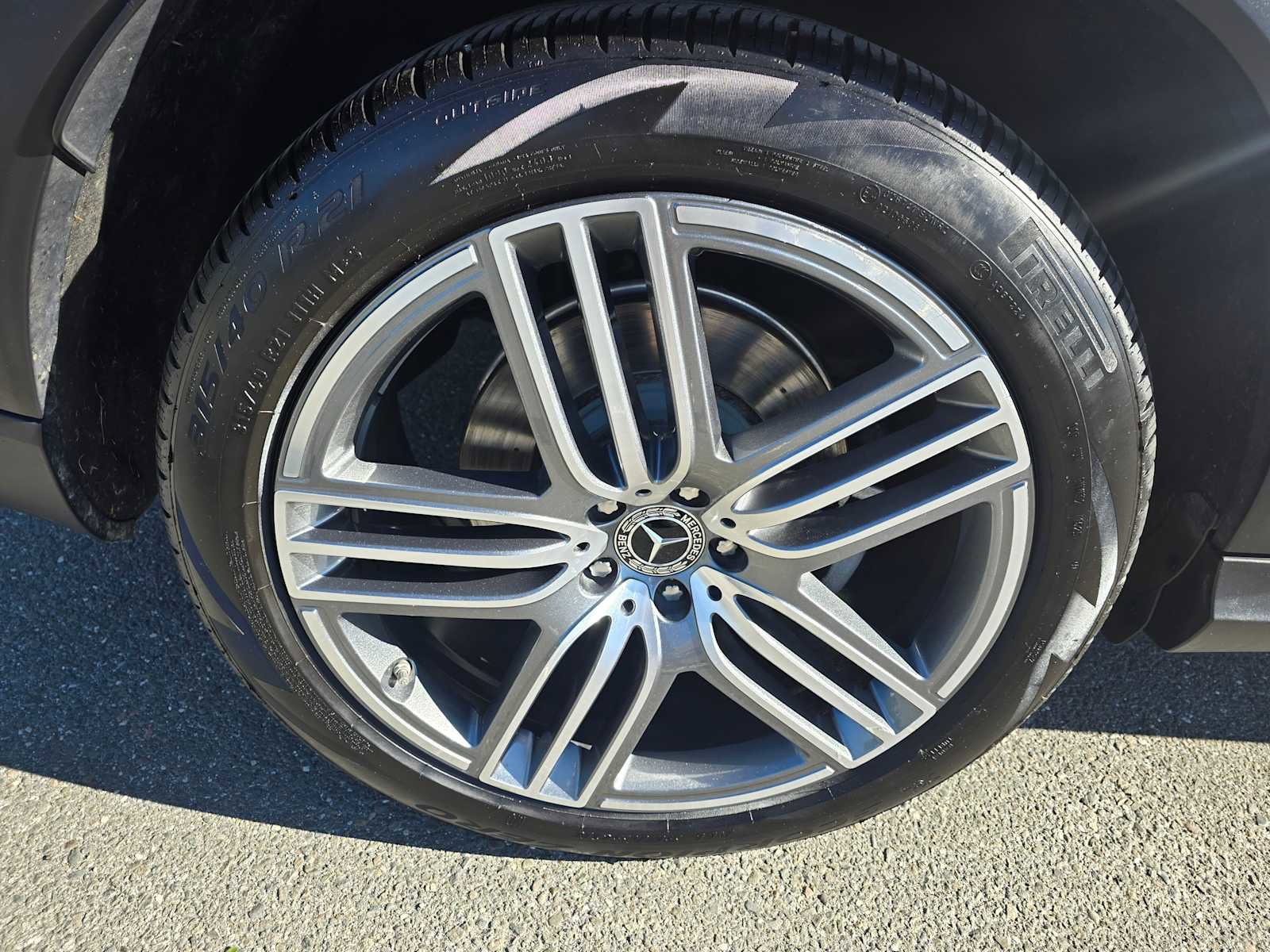 Used 2025 Mercedes-Benz GLS 450 4MATIC image 9