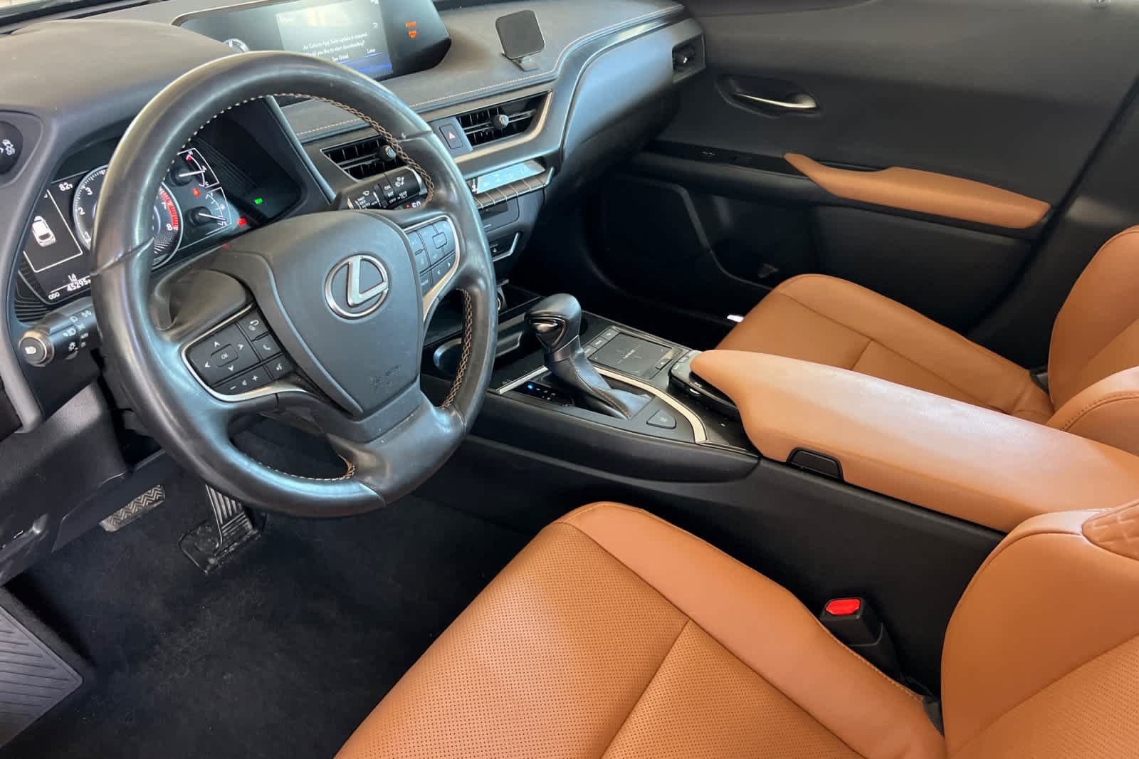 Used 2019 Lexus UX 200 w/ Premium Package FWD image 9