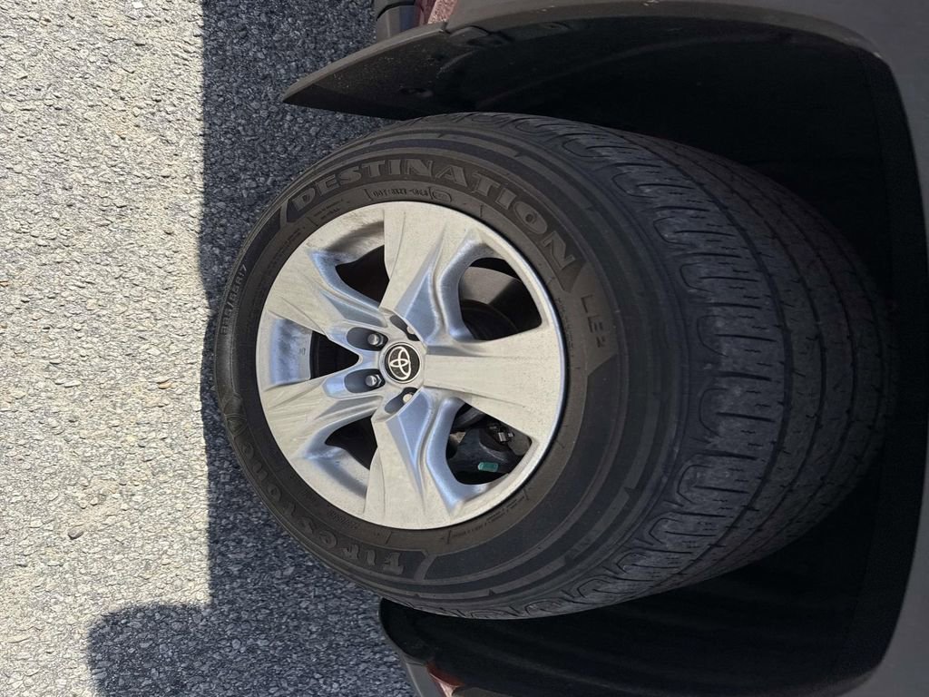 Certified 2021 Toyota RAV4 XLE w/ Convenience Package image 10