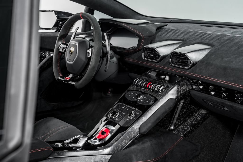 Used 2018 Lamborghini Huracan Performante AWD/4WD image 31