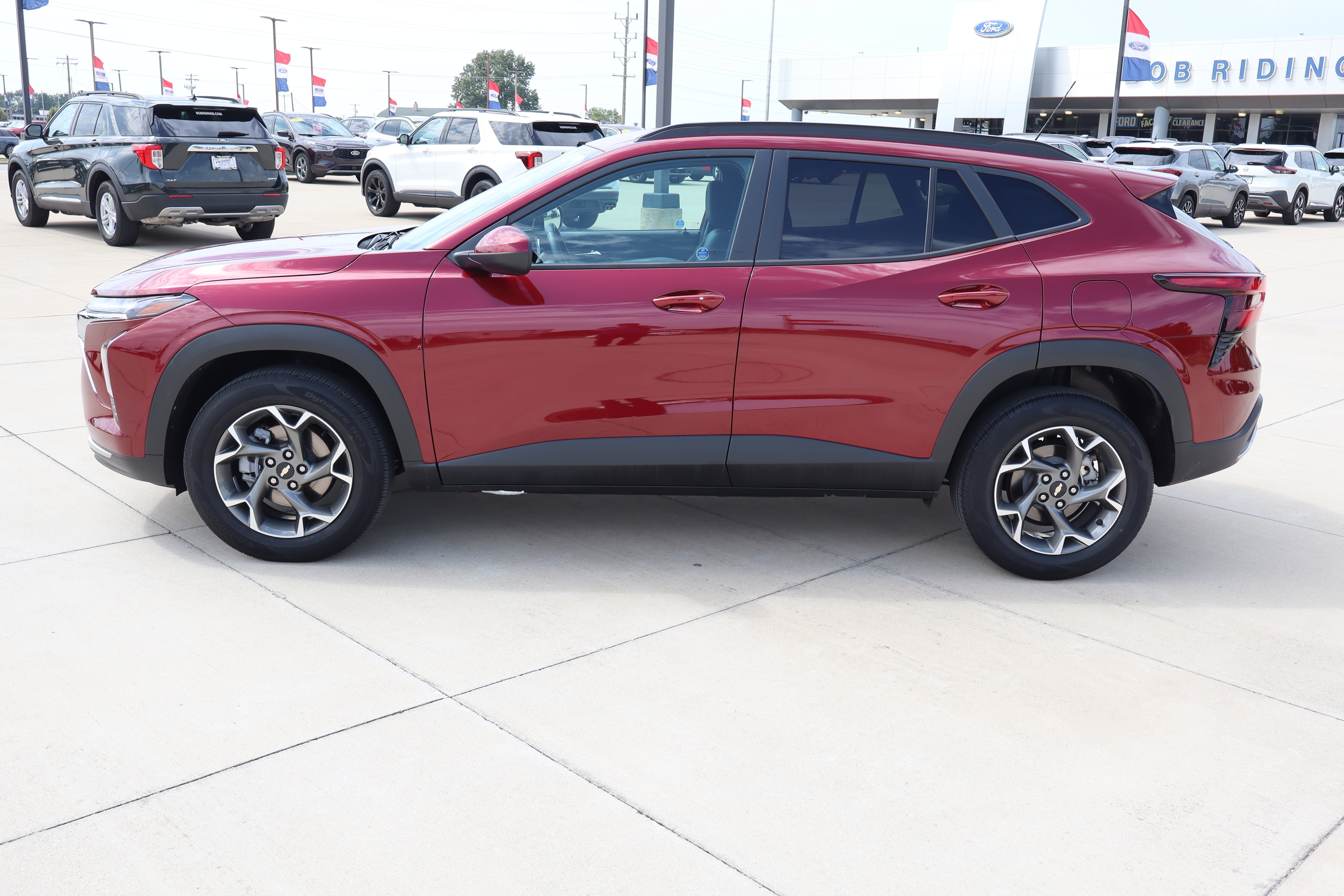 Used 2024 Chevrolet Trax LT w/ Driver Confidence Package FWD image 8