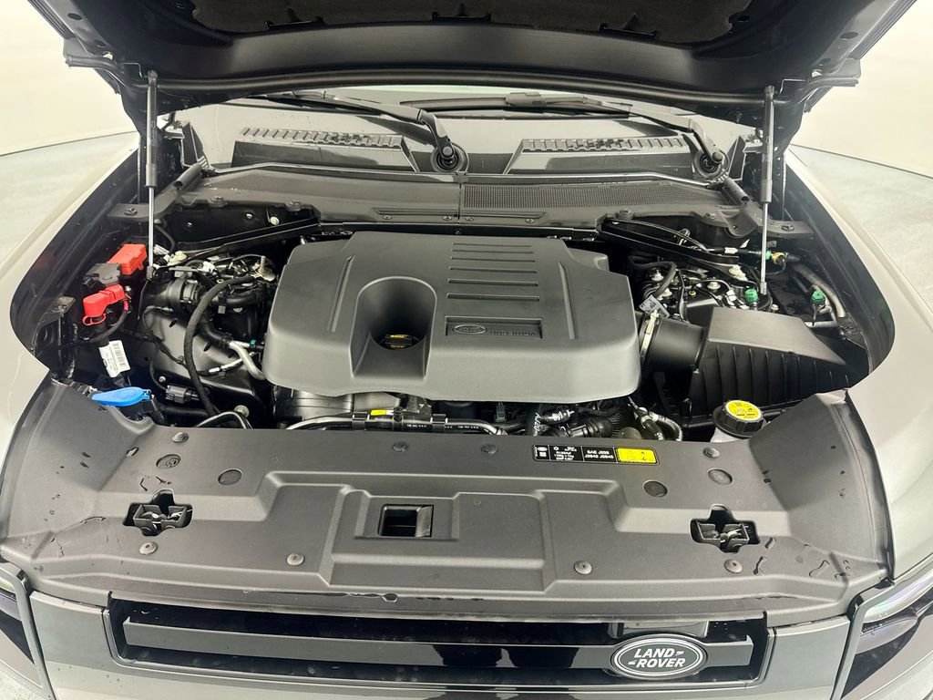 New 2026 Land Rover Defender 130 X-Dynamic SE image 30