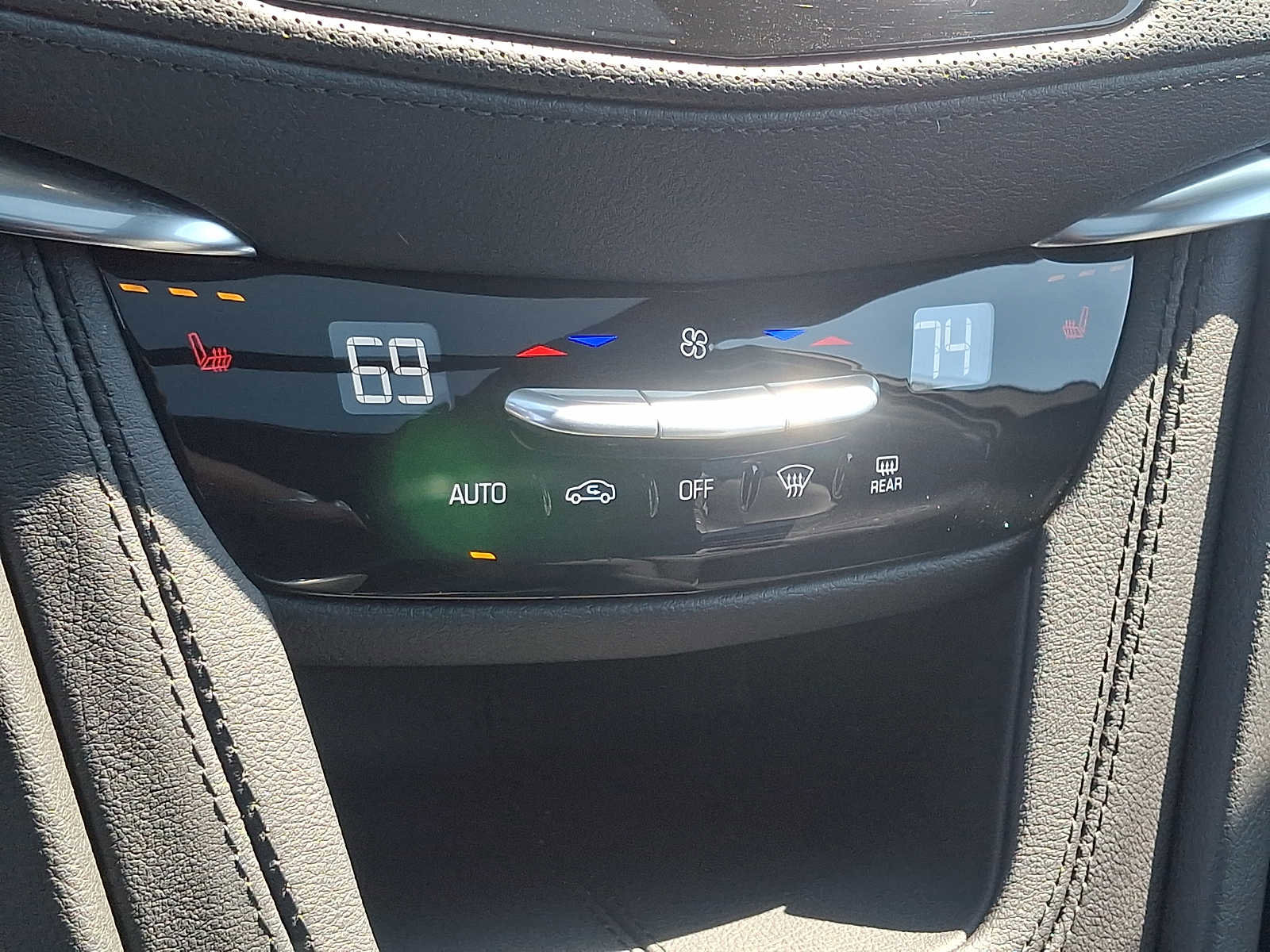 Used 2025 Cadillac XT6 Luxury AWD/4WD image 18