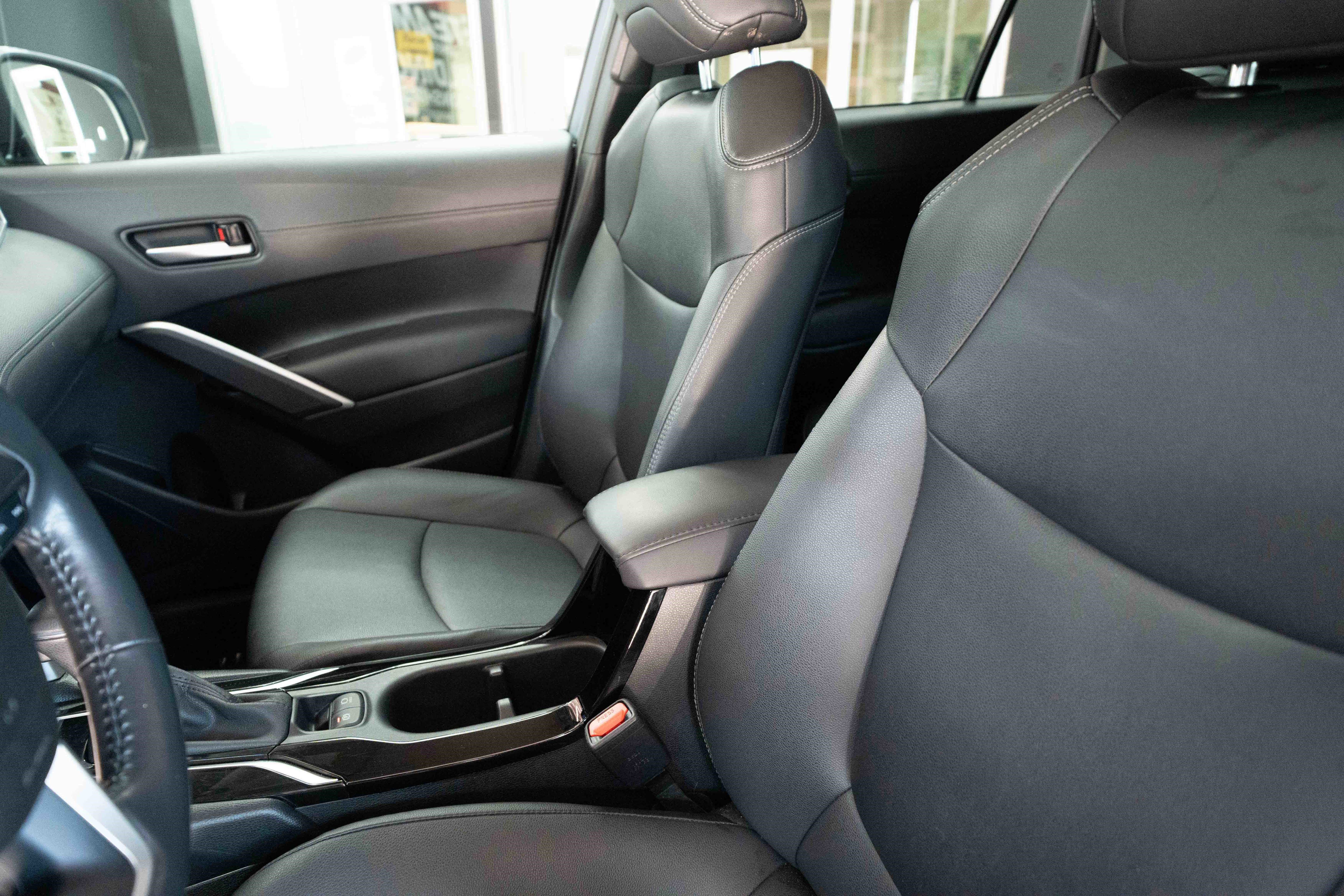 Used 2023 Toyota Corolla Cross XLE image 10